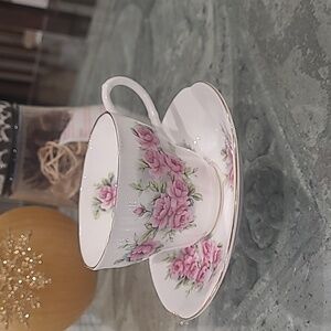 ROYAL ALBERT BONE CHINA ENGLAND PORCELAIN CUP AND SAUCER